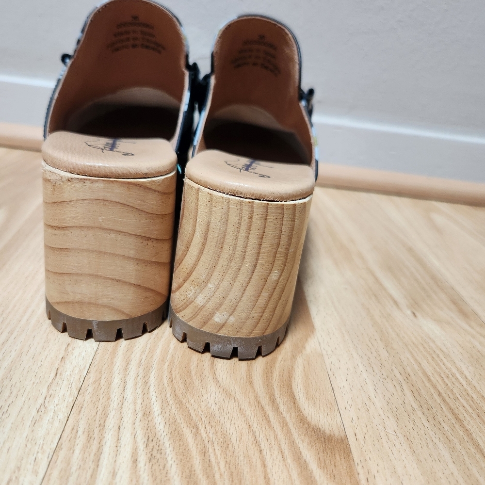 FP Flower Clogs, 6 - Picture 5 of 7